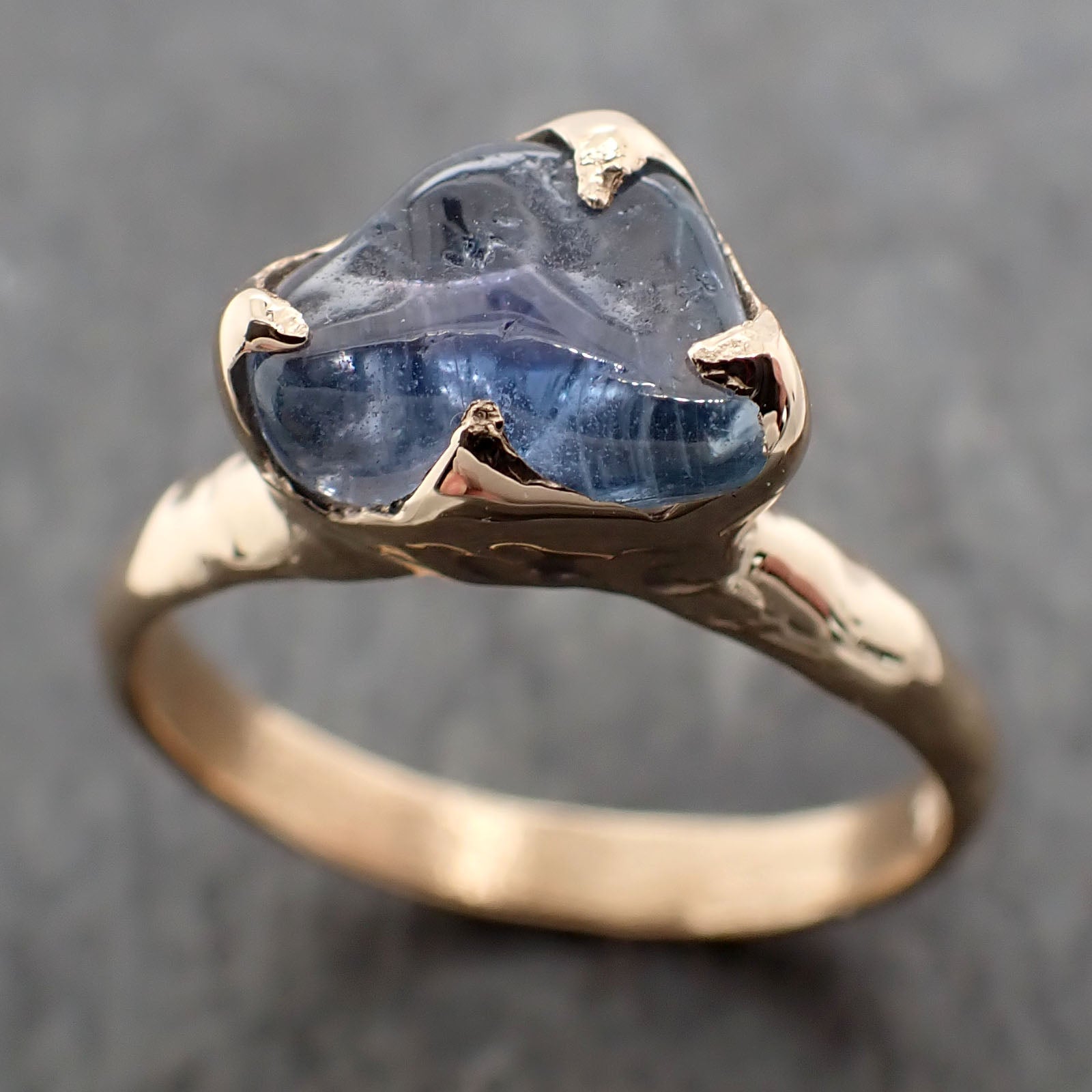 Sapphire tumbled yellow 18k gold Solitaire blue tumbled gemstone ring 2798