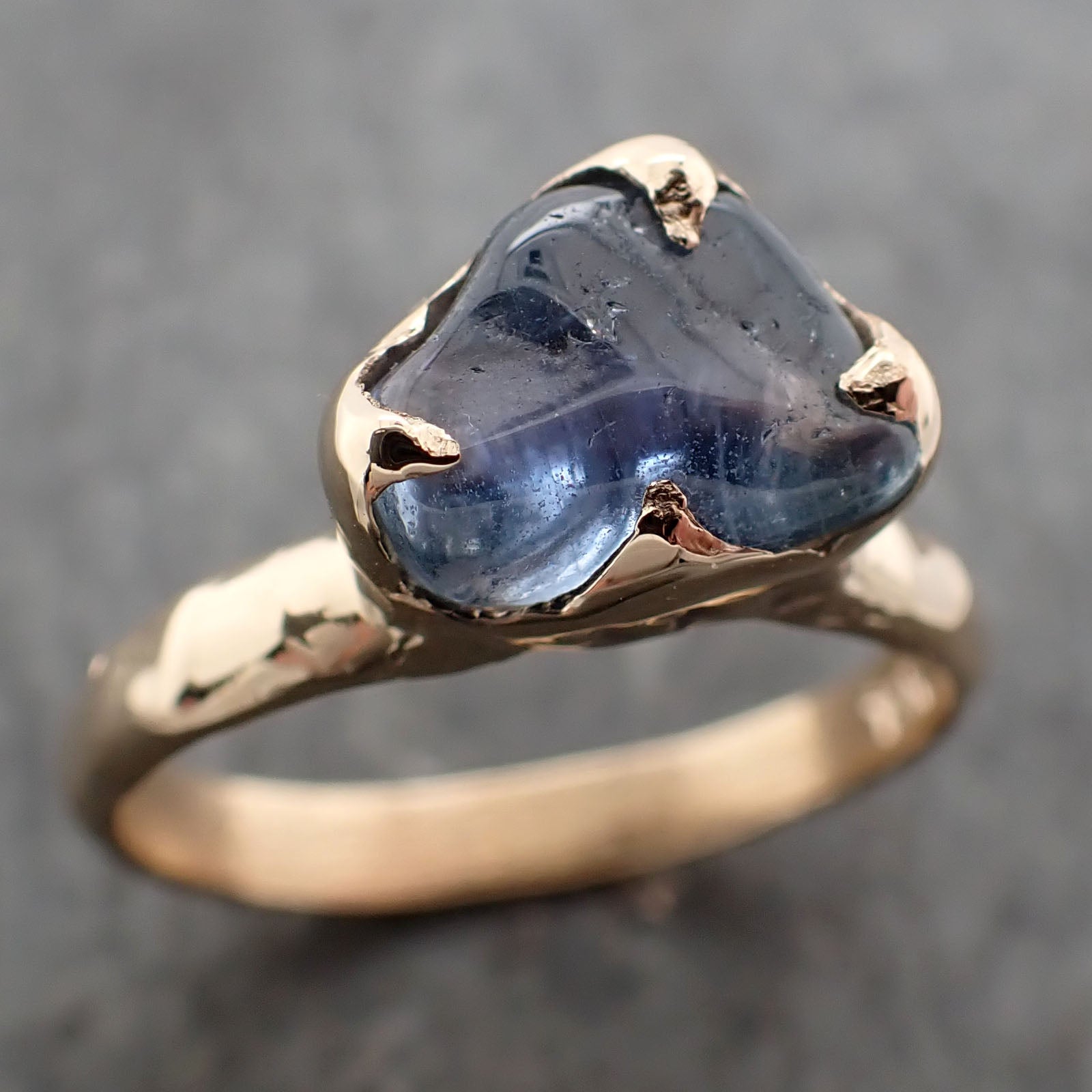 Sapphire tumbled yellow 18k gold Solitaire blue tumbled gemstone ring 2798