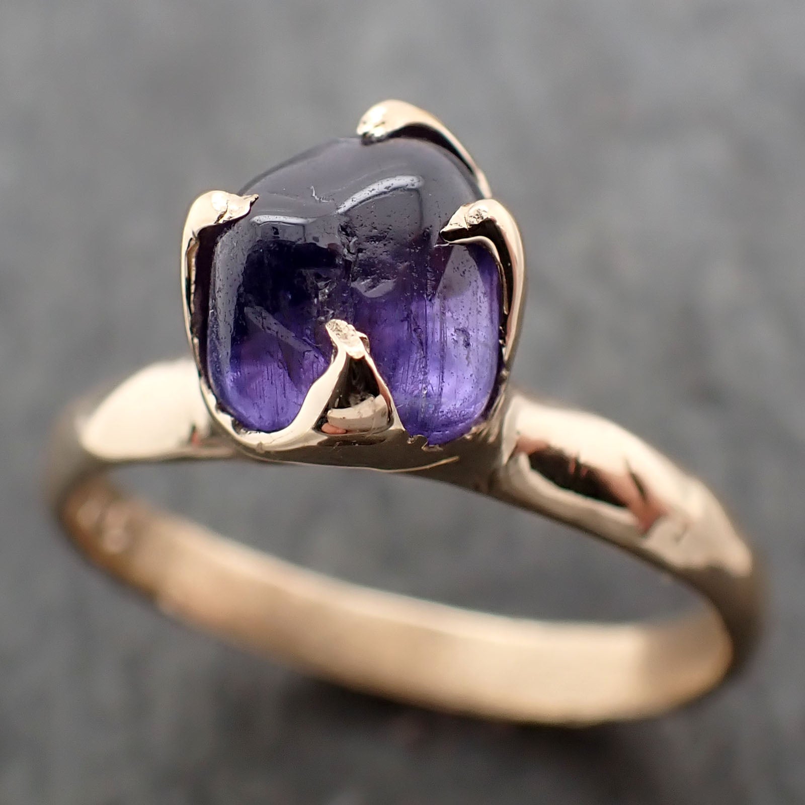 Sapphire tumbled yellow 18k gold Solitaire purple tumbled gemstone ring 2799