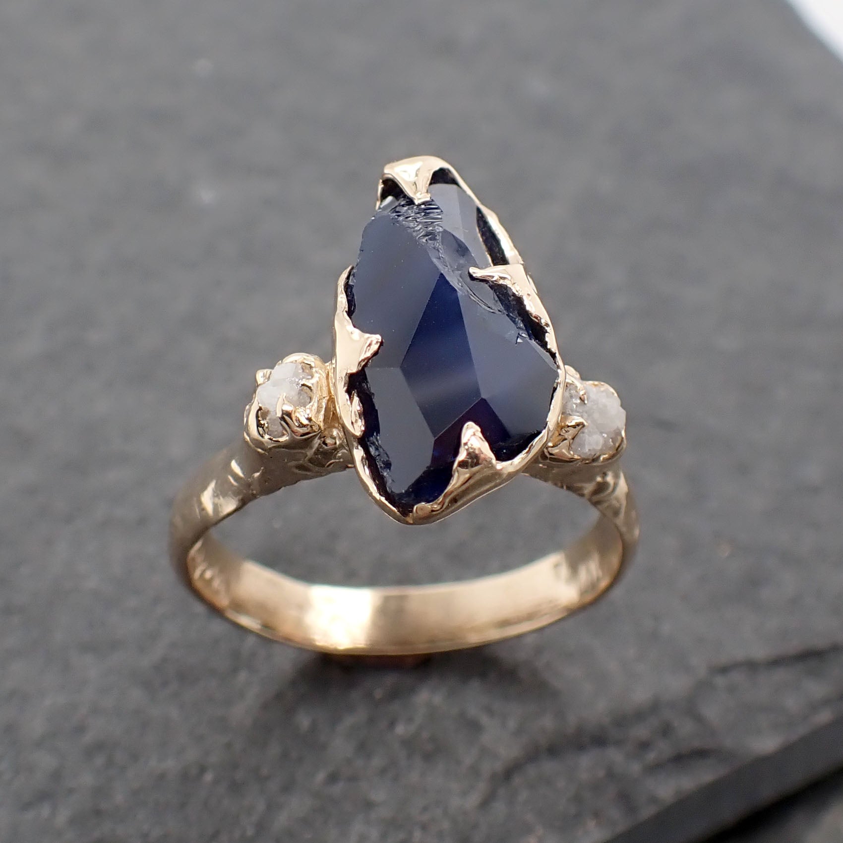 Partially faceted dark blue Sapphire and Diamonds 18k Yellow Gold Engagement Wedding Gemstone Multi stone Ring 2442