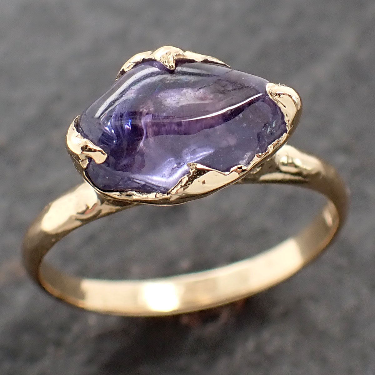 Sapphire Pebble candy purple violet polished 18k yellow gold Solitaire gemstone ring 2632