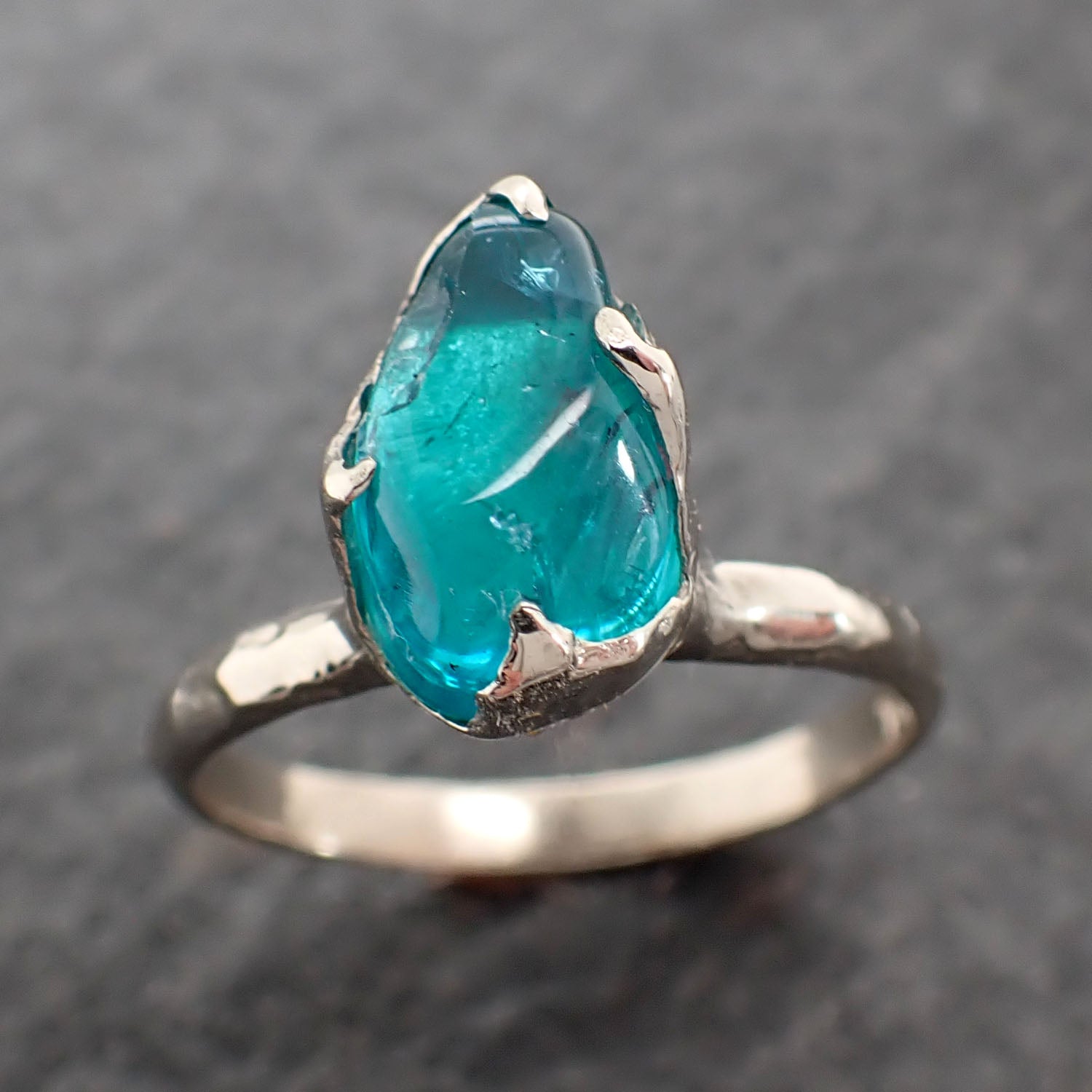 Apatite Pebble candy polished White 14k gold Solitaire gemstone ring 2732