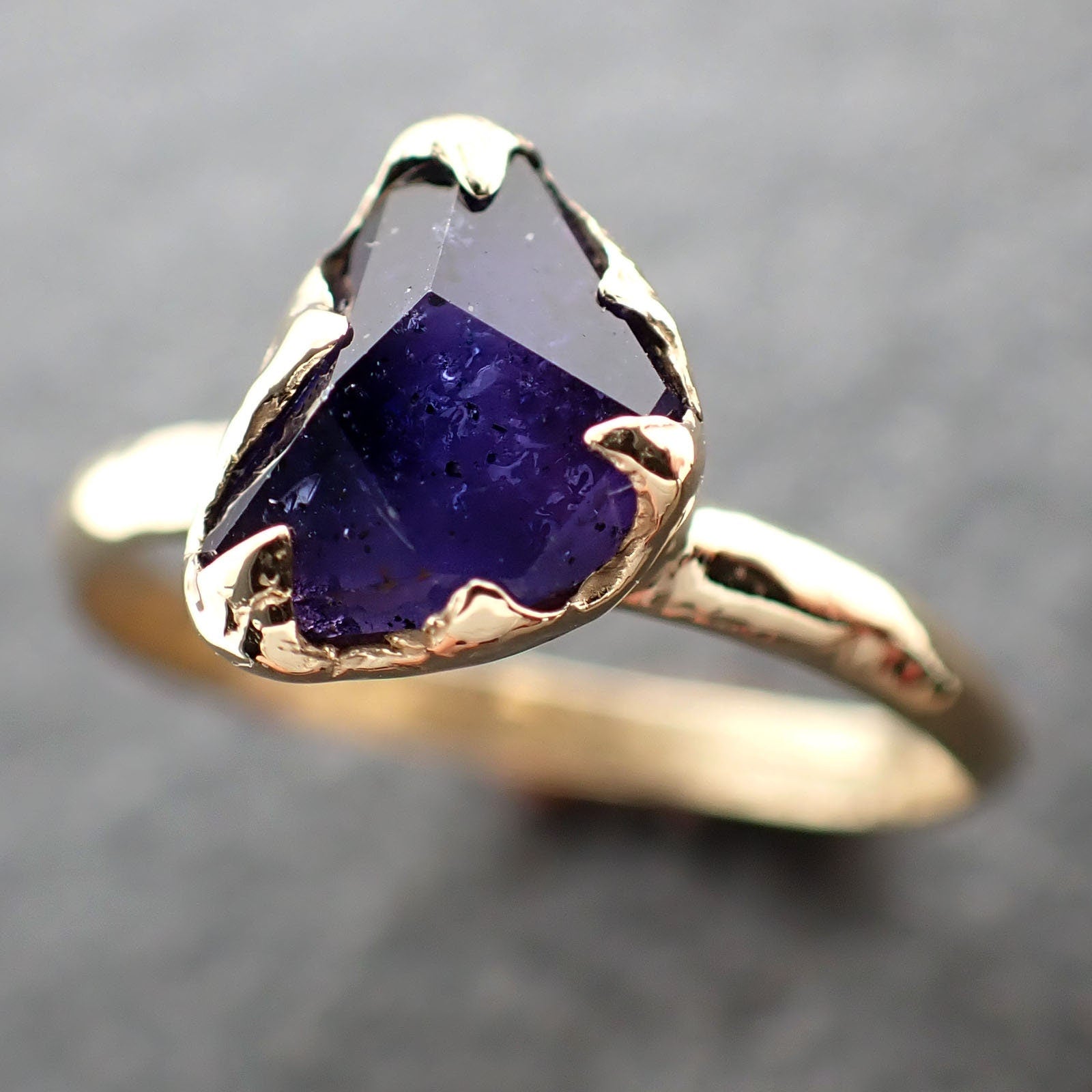 Partially faceted purple Sapphire Solitaire 18k yellow Gold Engagement Wedding One Of a Kind  Gemstone Ring 3033
