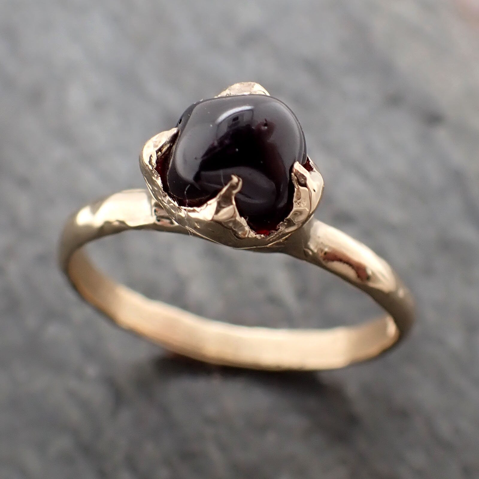 Garnet tumbled red wine 14k gold Solitaire gemstone ring 3265